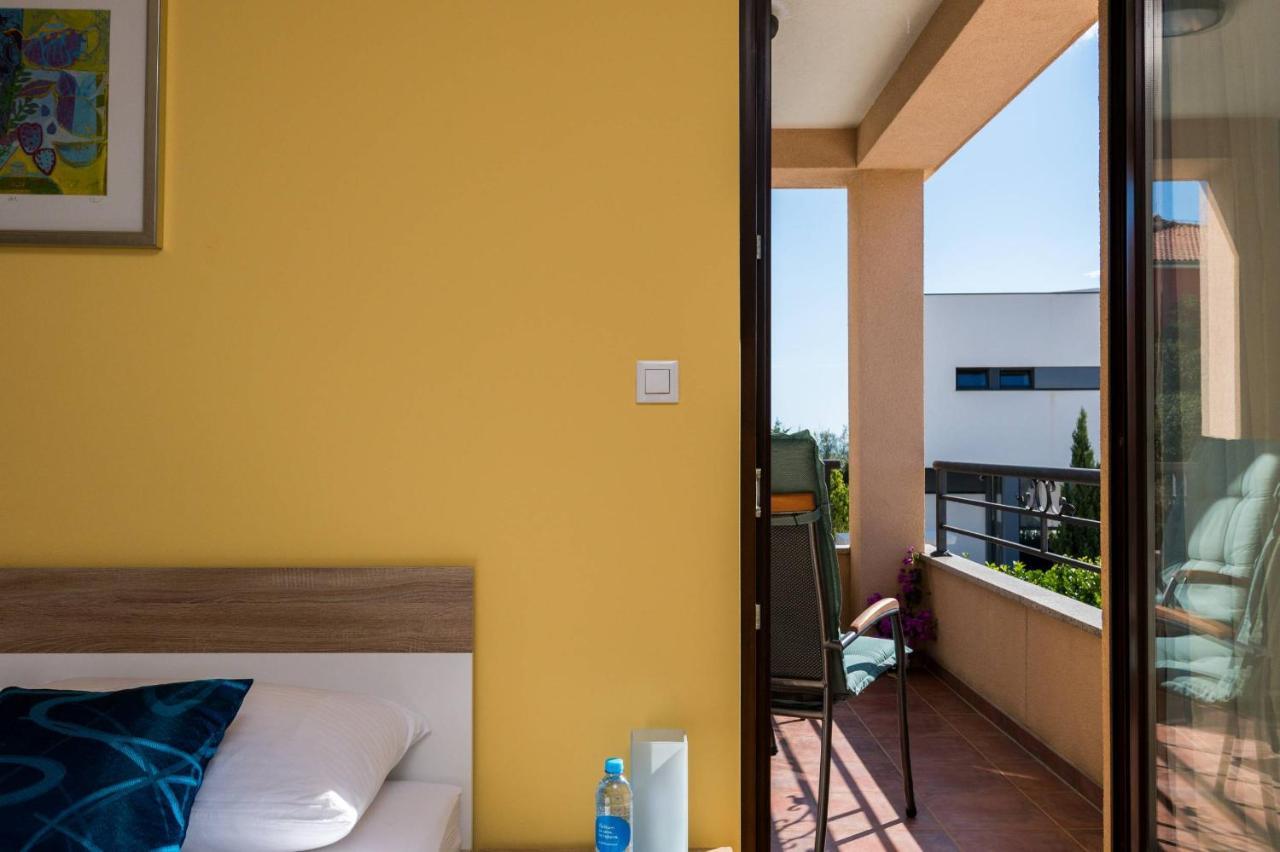 Apartment Carpe Diem Premantura Exterior photo